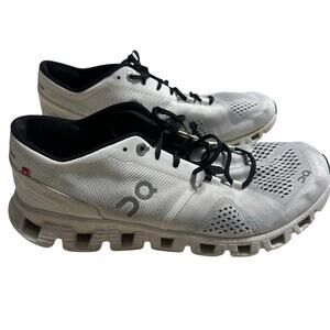 On Running Shoes On Cloud Sneakers Lace Up Women's Size 9.5 White Black